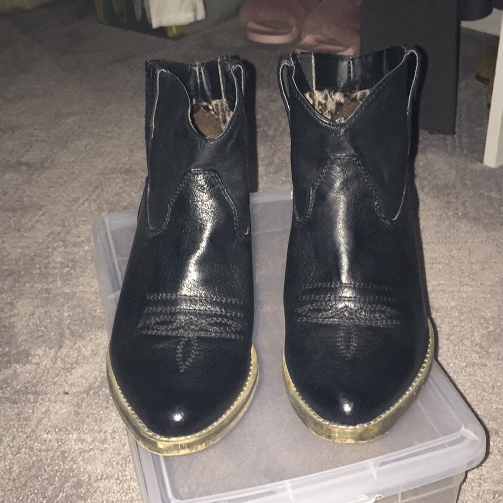 Very volatile Cowboy short ankle boot size 7